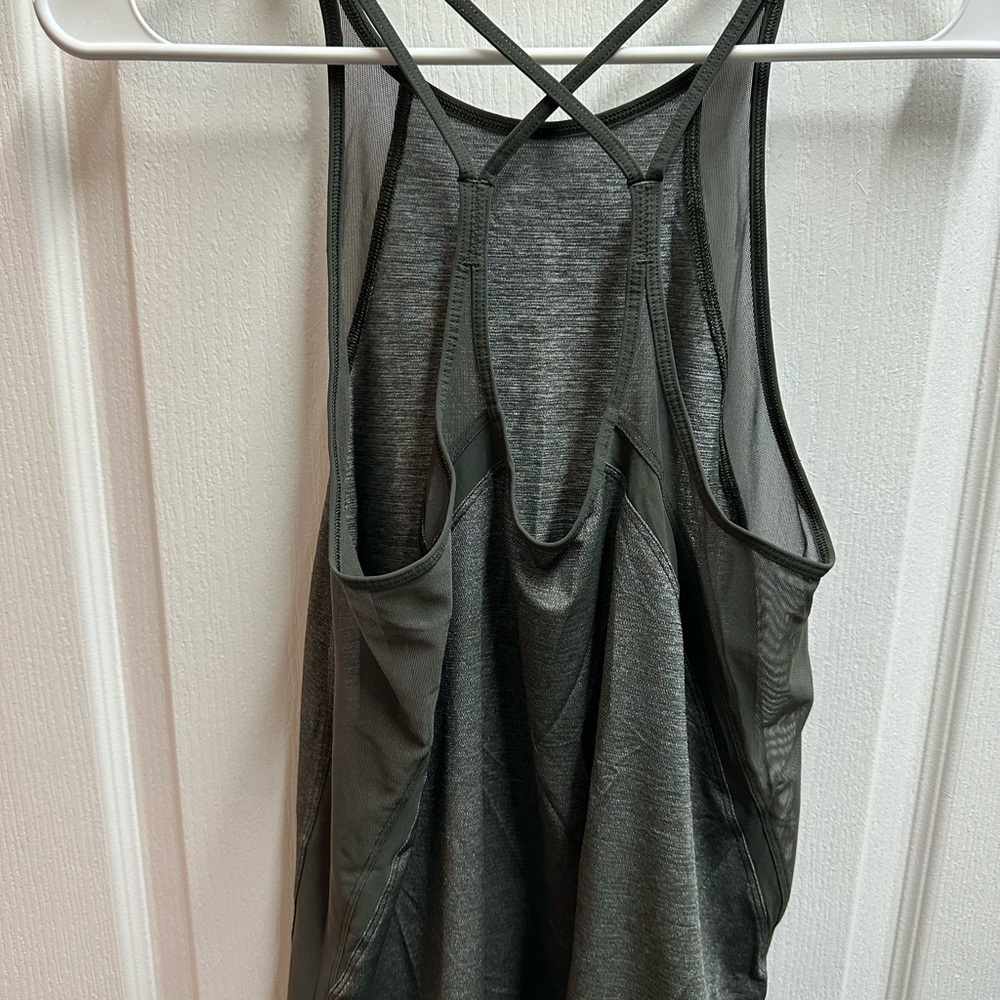 Lululemon Women's Mesh Tank Top green olive size 6/ NWOTA26 - Picture 2 of 3
